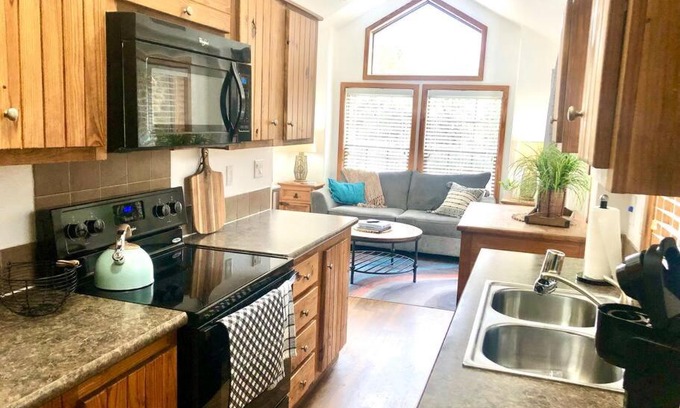 Austin House | The Coyote Cabin - Cabins at Rim Rock