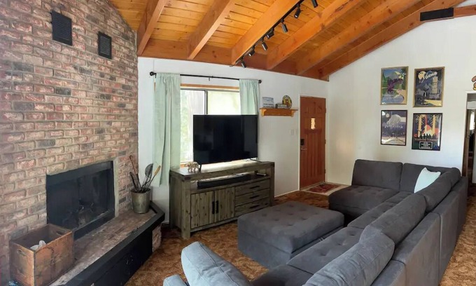 Mi-Wuk Village Cabin | The cozy cabin!