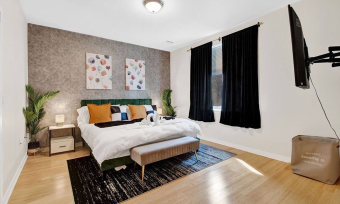 Newark Apartment | The Cozy Comfort. Free Parking . Easy to NYC Access