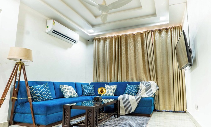 Taj Ganj Apartment | The Cozy Comfort Near Taj 3BR By Homeyhuts
