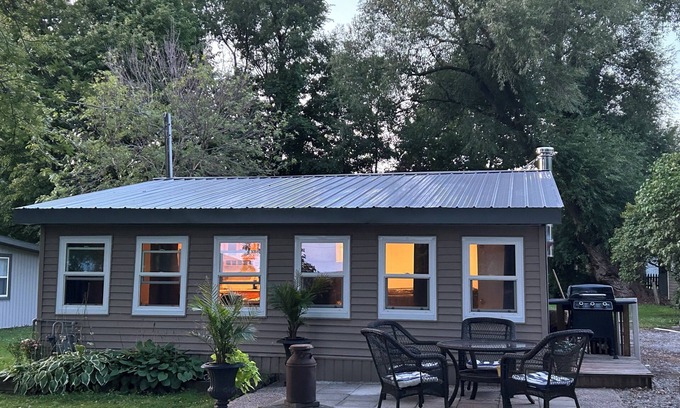 Port Dover Cottage | The Cozy Cottage