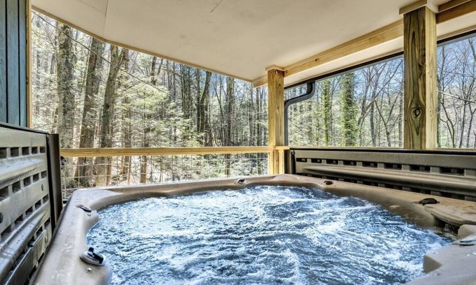 Gatlinburg - Pigeon Forge Cottage | The Cozy Cove, Near River, $685 FREE tickets each paid day