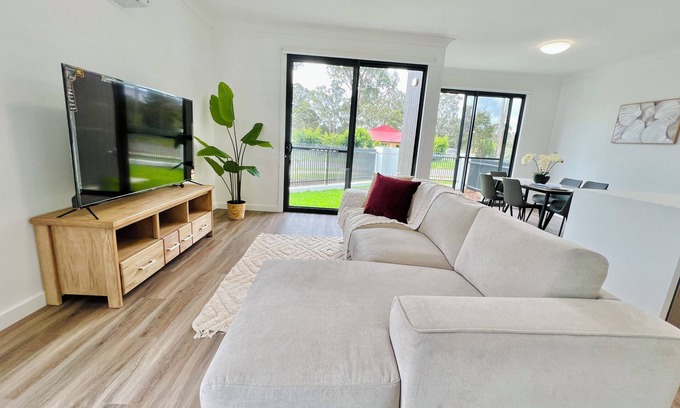 Austral House | The Cozy Retreat｜ Austral Brand Modern 4 Br Home