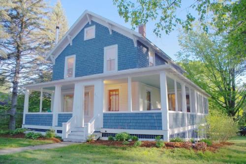 Bethlehem House | The Craftsman Farmhouse with Modern Flair