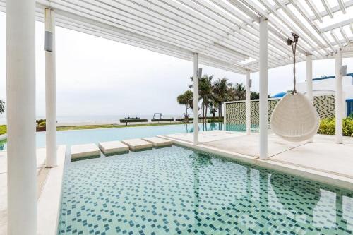 Hua Hin Apartment | The Crest Santora Hua Hin - Family Room - Pool Access - Monthly Rent Only