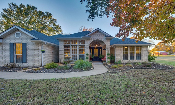 Bullard House | 'The Crown Goose' - Bullard Home w/Pool & Spa!