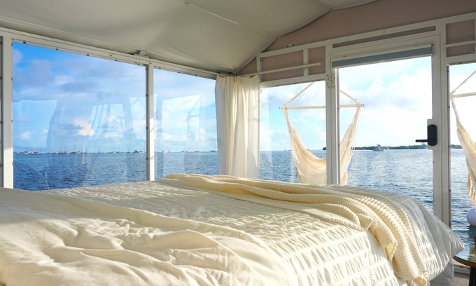 Meadows Boat Rental | The Crystalmarine Suite – Rustic Luxury on the Sea