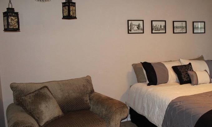 Douglas Flat House | The Decanted Chateau; a two minute drive to Downtown Murphys