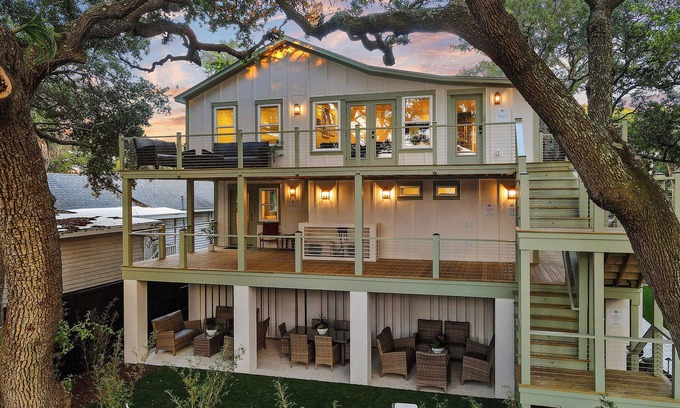 Folly Beach House | The Dellawisp | 1 Block to Beach