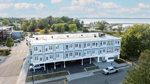 Elk Rapids Apartment | The Dexter by Kasa
