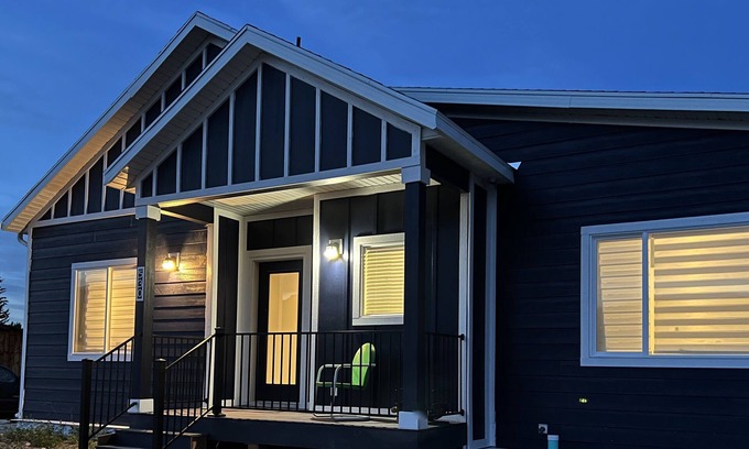 Garden City House | The DogWoods is a dog-friendly house 2 min walk to beach access - 6 bedrooms