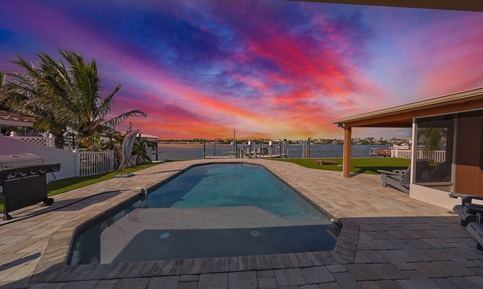 Bal Harbour House | The Dolphin Inn with views of Tampa Bay & Marina