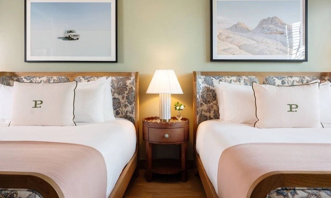 Hyde Park Hotel | The Double Queen at Palihouse Hyde Park Village, Pets Allowed Here!