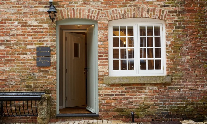 Carsington Cottage | THE DOVECOTE, family friendly, character holiday cottage in Hopton