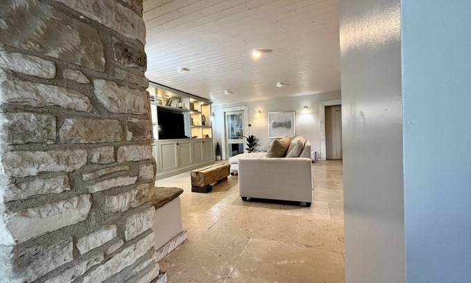 Brimpsfield House | The Dovetail - Cotswold Living