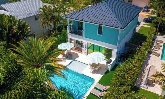 Lake Ida Shores Apartment | The Dream Delray/4 BR En-suite Pool Home