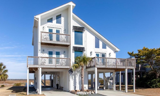 Caswell Beach House | The Driftwood by Oak Island Accommodations
