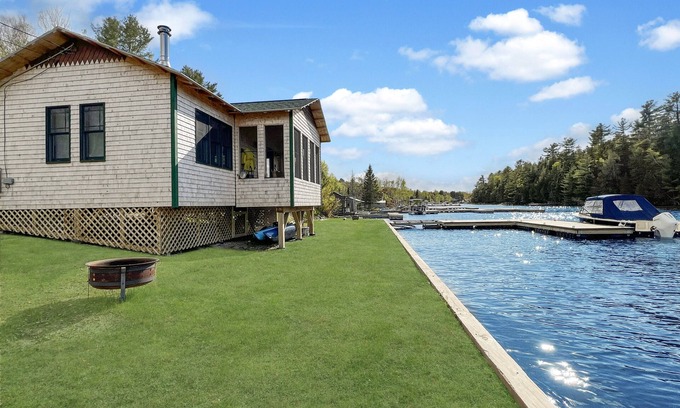 Rockwood Cottage | The Eagle's Landing (Waterfront on the Moose River!)