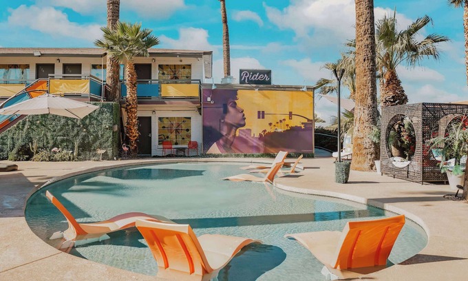 Governmental Mall Hotel | The Egyptian - Retro Modern Motel - Room 200