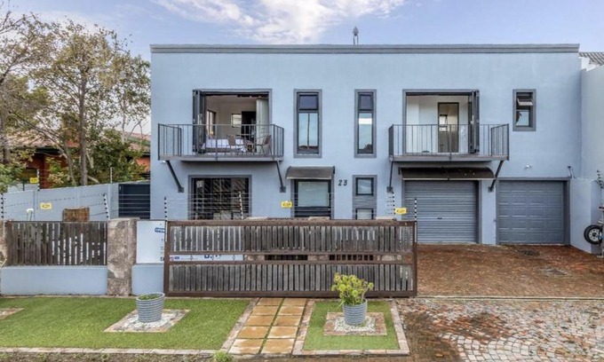 Gordons Bay Central House | The Elephant Cottage