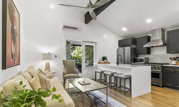 Tuscaloosa Condo | The Ellen Downtown Condo | Host Gatherings | Walk to Stadium