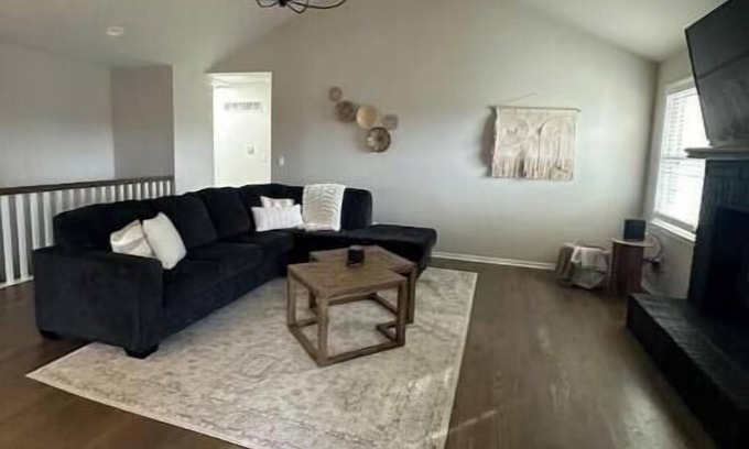 Eudora House | The Elm Luxe Retreat