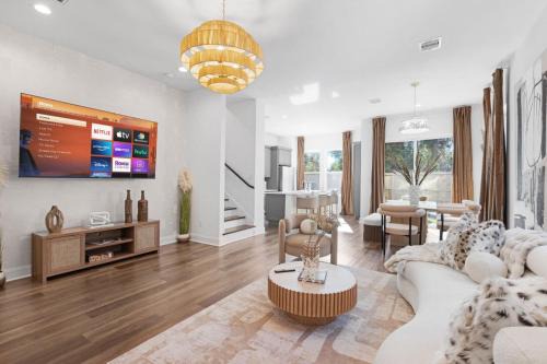 Northside Apartment | The Entertainers Duplex- Perfect for Gathering 16