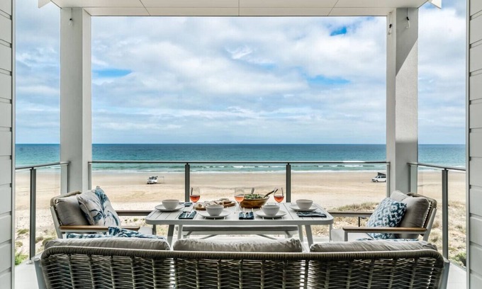 Moana Apartment | The Esplanade - Luxuriously Styled New 3 Bed Apt