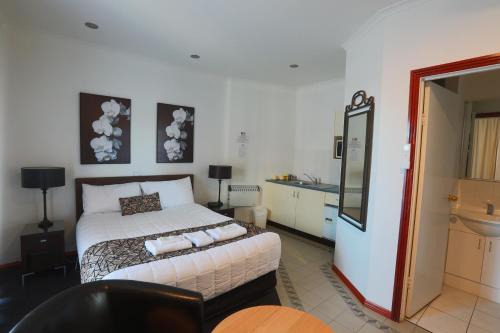 Lakes Entrance Hotel | The Esplanade Motel