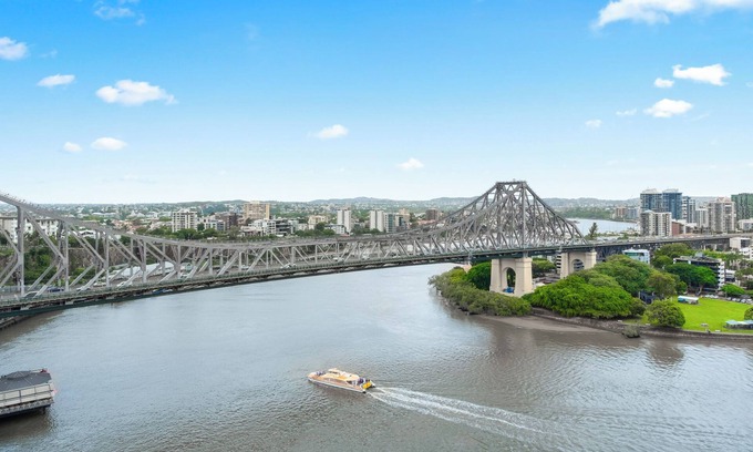 Brisbane Central Business District Apartment | The Executive! 1Bed, 1Bath, 1Car, VIEWS ~ CBD