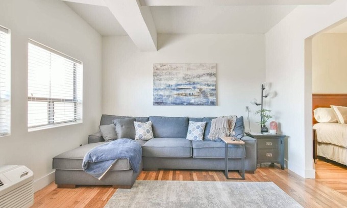 Athens Apartment | The Executive Loft - Walk to Sanford Stadium!