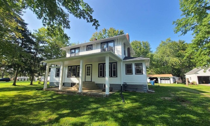 Elyria House | The Farmhouse in Elyria, OH