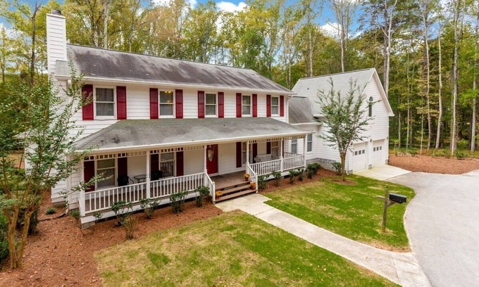 Fayetteville House | The Fayetteville Estate/Corporate Mon. Rental
