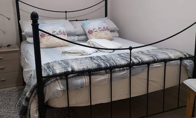 St Monans Apartment | The Fifie - sleeps 6 guests in 3 bedrooms