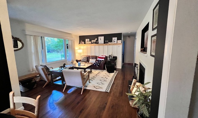 Cazenovia House | The “Finest” Cozy Lake Town Hideaway!