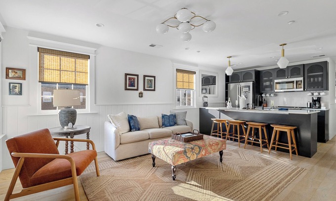 Cannonborough Elliotborough Apartment | The Fireplace Suite | Cozy Downtown Abode
