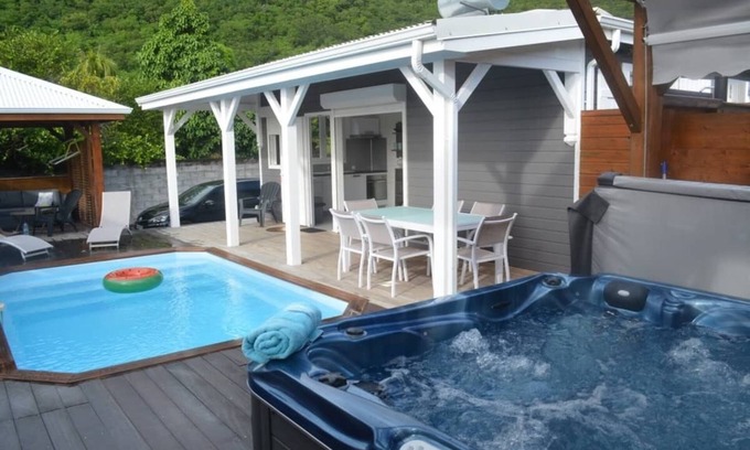Bouillante House | THE FLAMBOYING VILLA at the estate "LES LODGES DE MALENDURE"