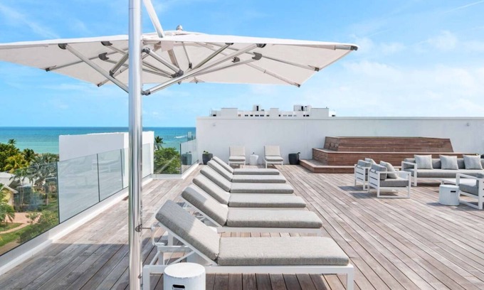 Nassau Condo | The Flamingo Condo