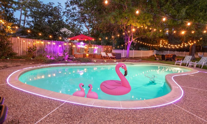 Conroe House | The Flamingo House - Family Fun Timen