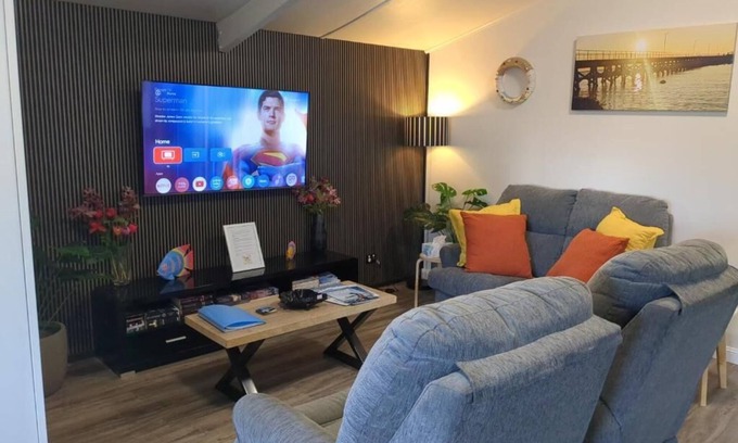 North Moonta House | The Flat on Muddy- Welcome to your stylish home away from home!