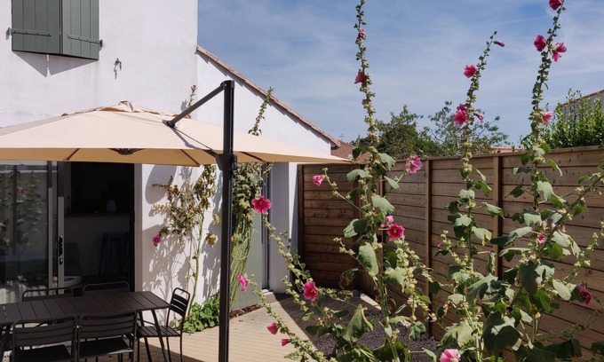 La Flotte House | The Fleet - Arnerault Beach District