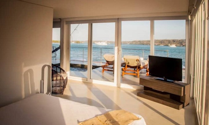 Bocachica House | The Floating Seahorse