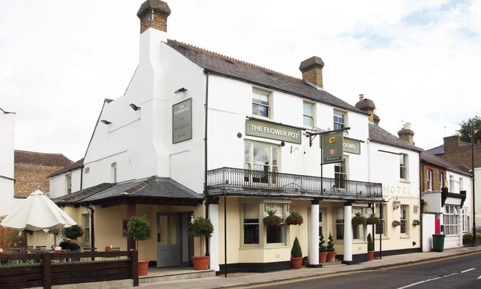 Sunbury on Thames Hotel | The Flower Pot