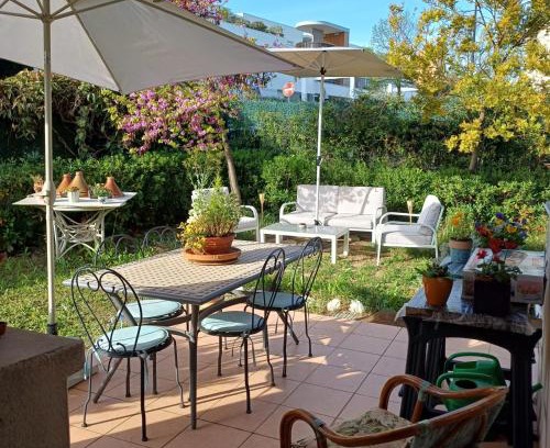 Malbosc House | The Flower- Townhouse with air conditioning and garden!