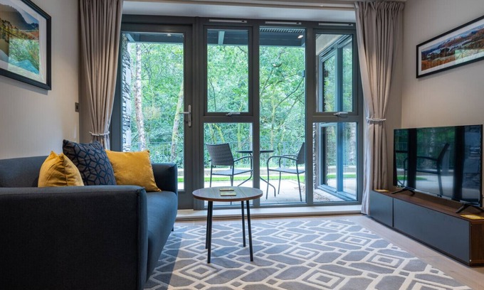 Backbarrow Cottage | THE FLOWING RIVER, romantic, with a garden in Ulverston