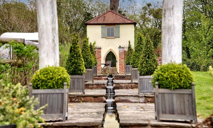 Hereford Cottage | THE FOLLY, pet friendly, character holiday cottage in Weobley
