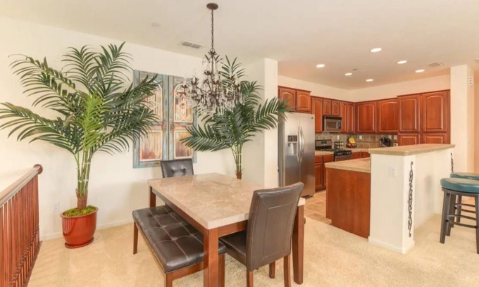 Folsom Condo | The Folsom Nook - Corporate/Transition Home 1,300 SQ FT