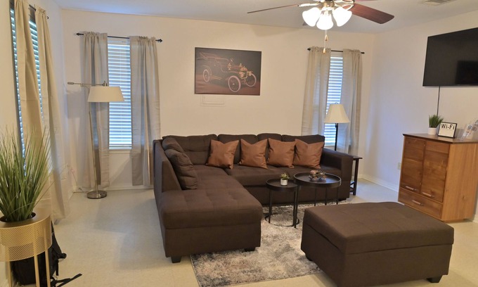 Shreveport House | The Ford Manor- Perfect for Extended Stays