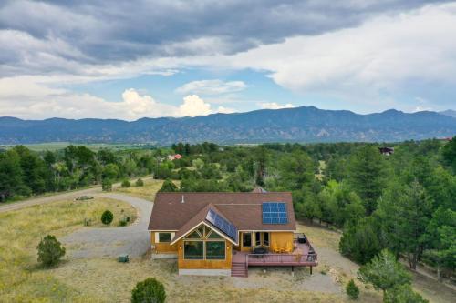 Nathrop House | The Fox Den 360 Mtn View and On-Site Hiking!