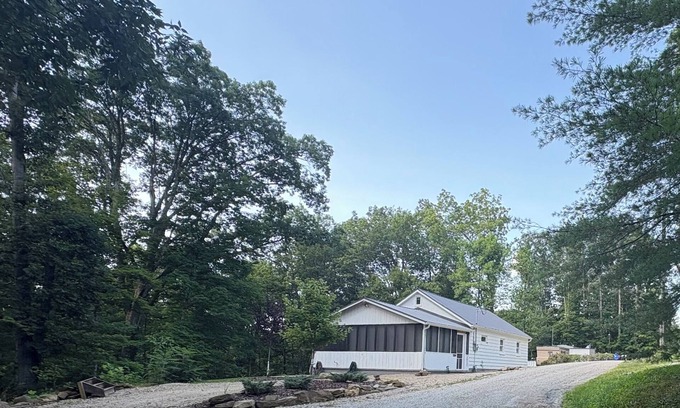 Sharpsburg Cottage | The Fox's Den at Burr Oak Lake